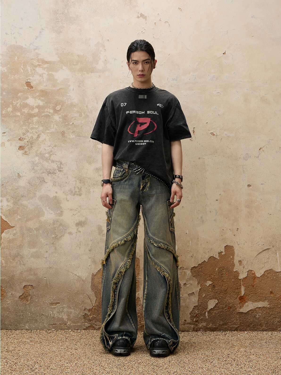 Fluid-structured Raw-edge Jeans